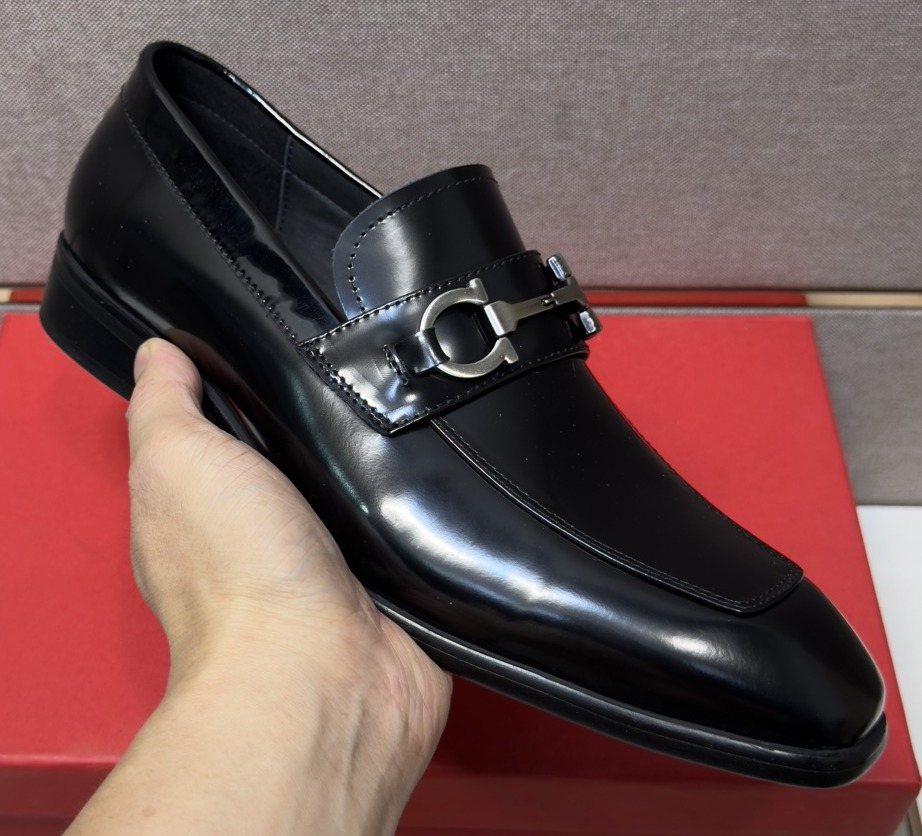 Ferragamo Men's Buckle Loafers - Leather Lining